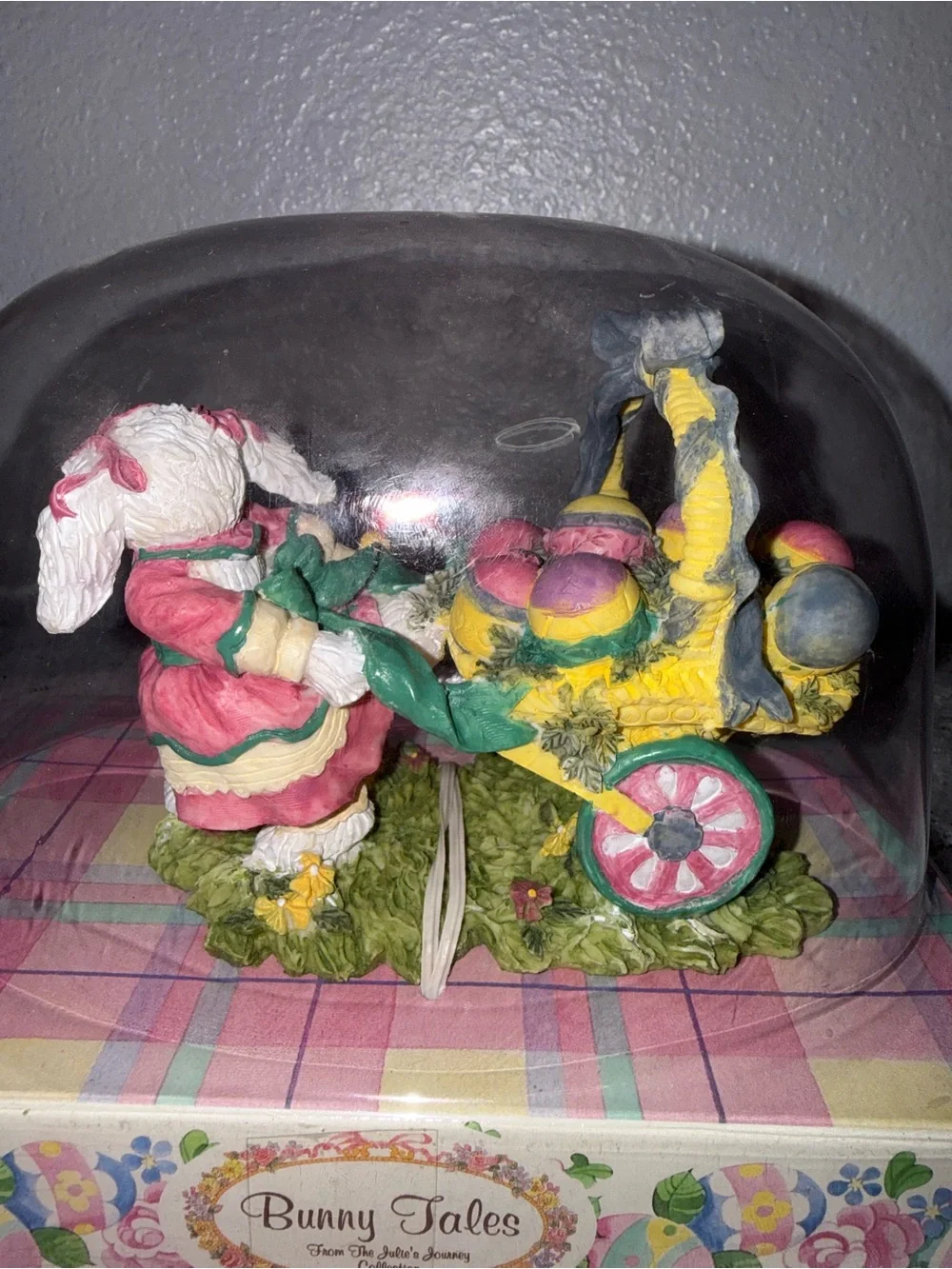 N/A charming figurine